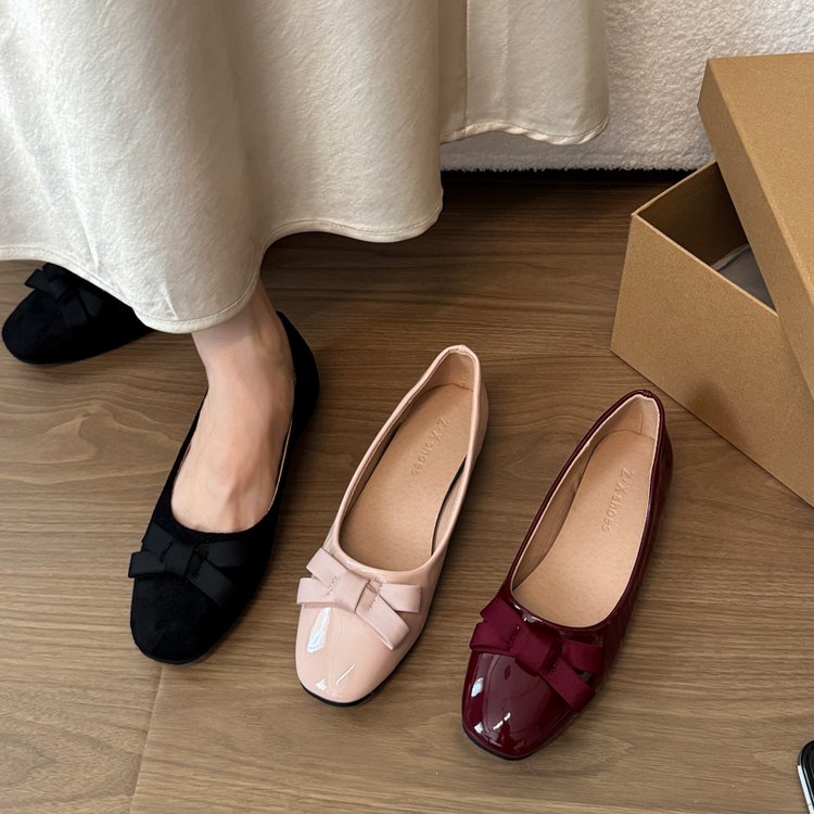 French Style Interior Height Increasing Patent Leather Bow Shallow Mouth Square Toe Single Shoe Commuting Versatile Soft Soled Scoop Shoe